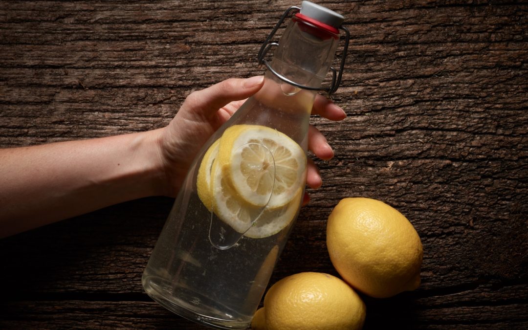 Ist Zitronenwasser wirklich so gesund?